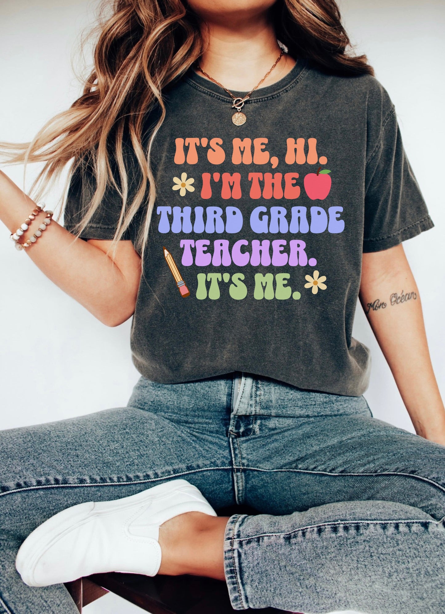 It's Me, Hi. I'm The Third Grade Teacher It's Me Comfort Colors Tee